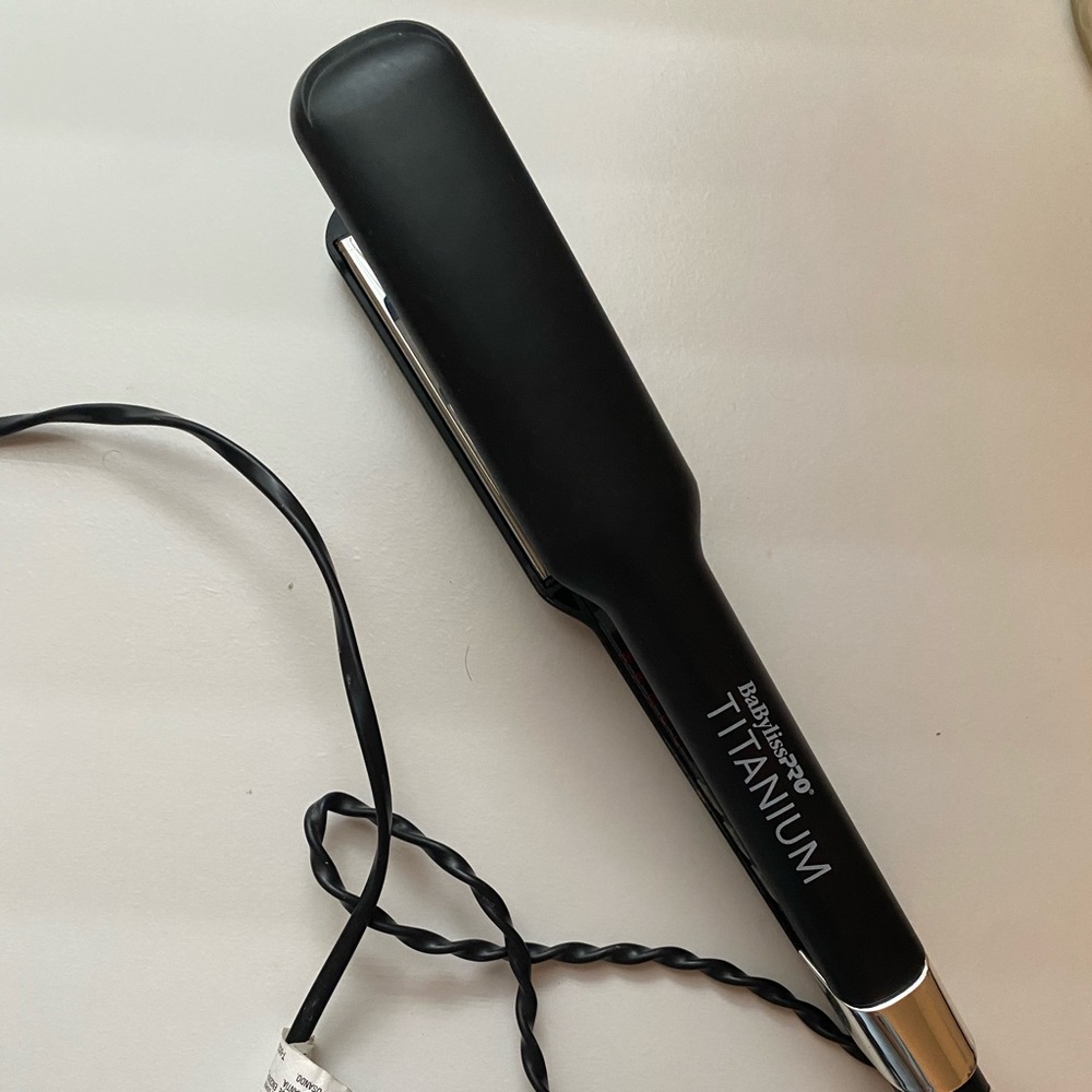 BaBylissPro titanium 1.25 in flat iron
